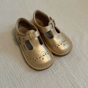 L’amour toddler girl t-strap champagne shoes size 7